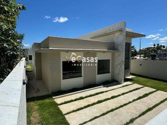 Casa com 360m² 3 quartos e 2 banheiros, à venda, no bairro Maria Turri em Rio das Ostras