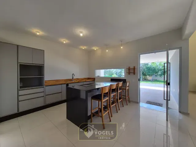 Casa com 405m² 3 quartos e 4 banheiros, para alugar, no bairro Flor da Aldeia em Holambra