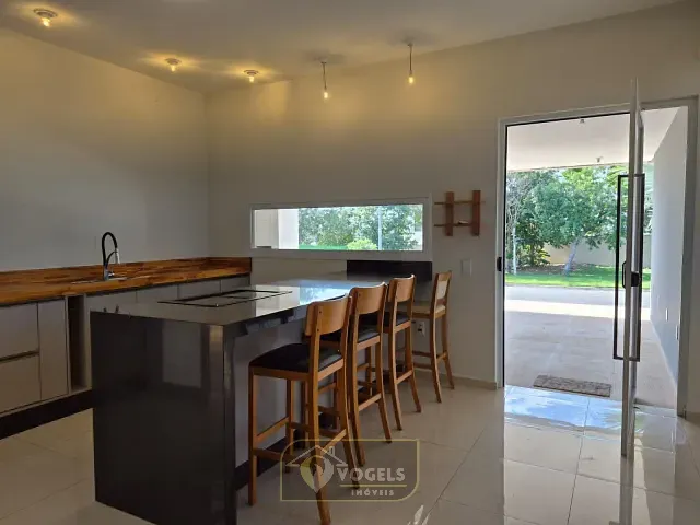 Casa com 405m² 3 quartos e 4 banheiros, para alugar, no bairro Flor da Aldeia em Holambra