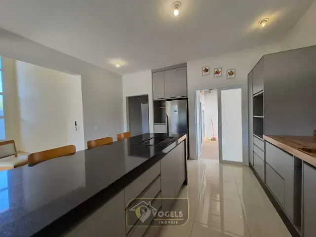 Casa com 405m² 3 quartos e 4 banheiros, para alugar, no bairro Flor da Aldeia em Holambra