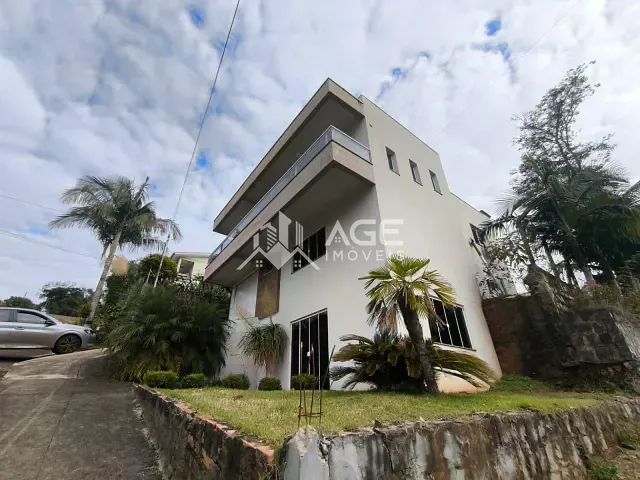 Casa 3 quartos e 3 banheiros, à venda, no bairro Centro em Aratiba