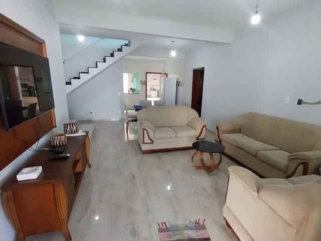 Casa com 300m² 5 quartos e 5 banheiros, à venda, no bairro Cidade Praiana em Rio das Ostras