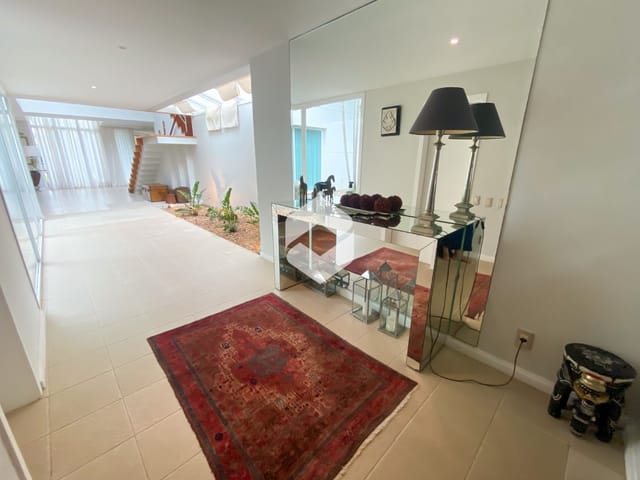 Casa com 1000m² 5 quartos e 6 banheiros, à venda ou para alugar, no bairro Recreio dos Bandeirantes em Rio de Janeiro