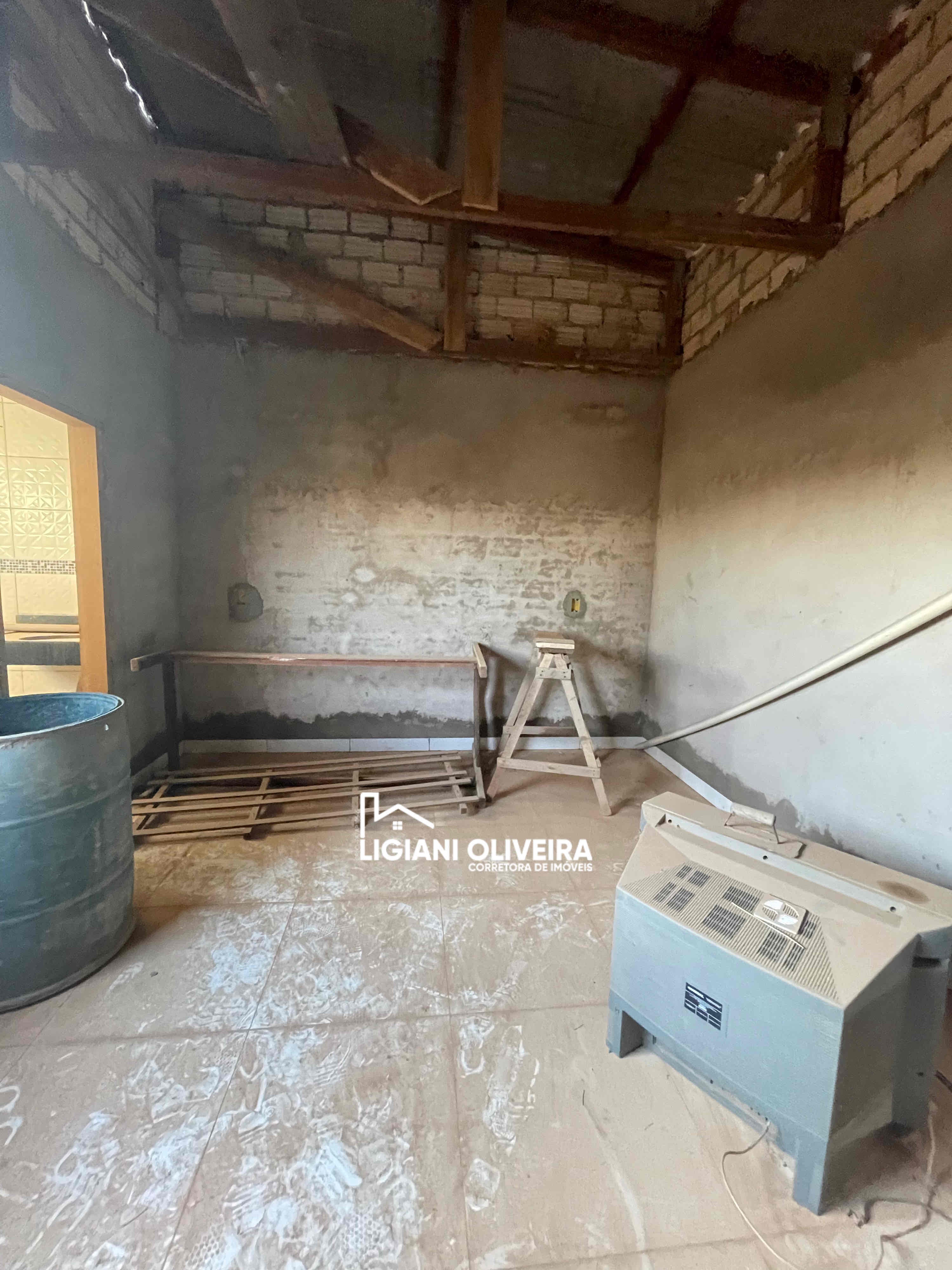 Casa à venda com 2 quartos, 10m² - Foto 2