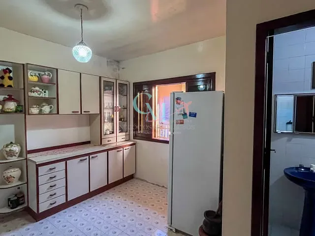 Casa com 794m² 6 quartos e 5 banheiros, à venda, no bairro Centro em Faxinal dos Guedes