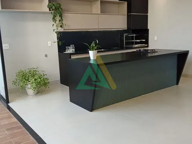 Casa com 300m² 3 quartos e 4 banheiros, à venda, no bairro Vila Roberto em Mogi Guaçu