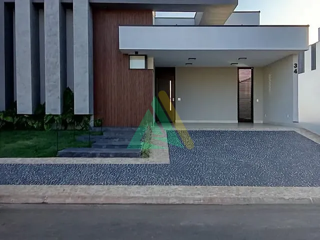 Casa com 300m² 3 quartos e 4 banheiros, à venda, no bairro Vila Roberto em Mogi Guaçu