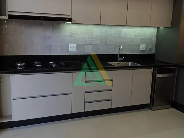 Casa com 300m² 3 quartos e 4 banheiros, à venda, no bairro Vila Roberto em Mogi Guaçu