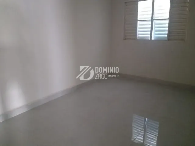 Casa com 330m² 3 quartos e 2 banheiros, para alugar, no bairro Estados Unidos em Uberaba