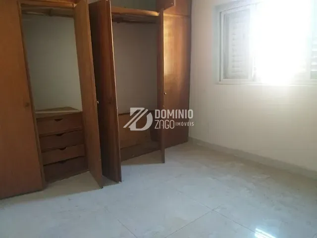 Casa com 330m² 3 quartos e 2 banheiros, para alugar, no bairro Estados Unidos em Uberaba