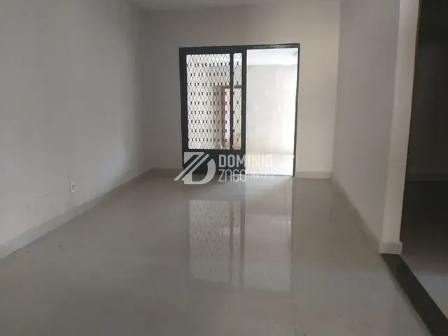 Casa com 330m² 3 quartos e 2 banheiros, para alugar, no bairro Estados Unidos em Uberaba