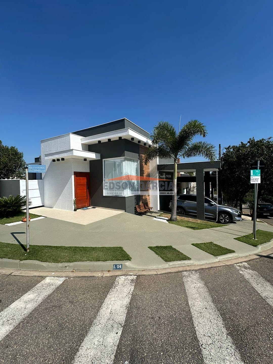Casa à venda com 3 quartos, 115m² - Foto 1