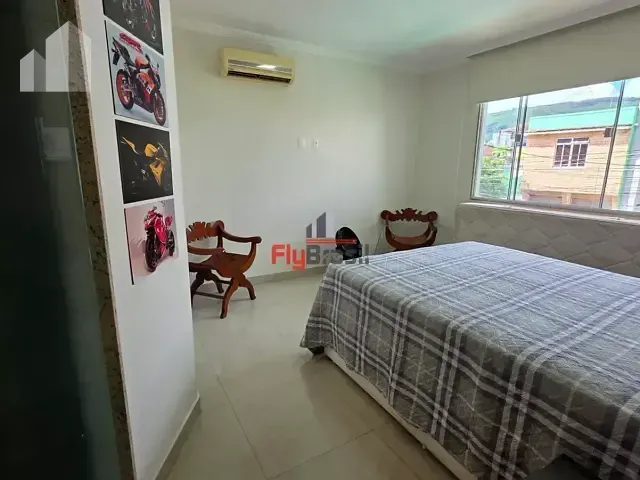 Casa com 260m² 4 quartos e 5 banheiros, à venda, no bairro Santa Eugênia em Nova Iguaçu