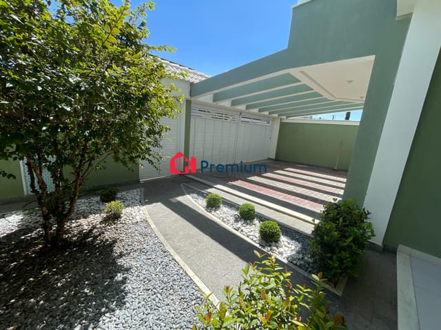 Casa 4 quartos e 5 banheiros, para alugar, no bairro Recreio dos Bandeirantes em Rio de Janeiro