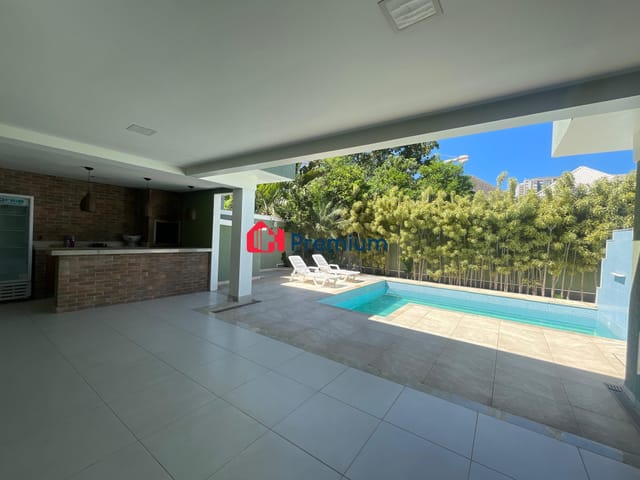 Casa 4 quartos e 5 banheiros, para alugar, no bairro Recreio dos Bandeirantes em Rio de Janeiro