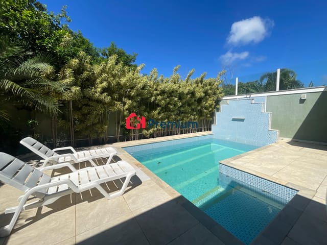 Casa 4 quartos e 5 banheiros, para alugar, no bairro Recreio dos Bandeirantes em Rio de Janeiro