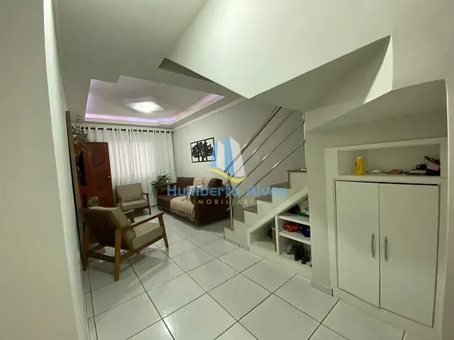 Casa 3 quartos e 2 banheiros, à venda, no bairro Zabelê em Vitória da Conquista