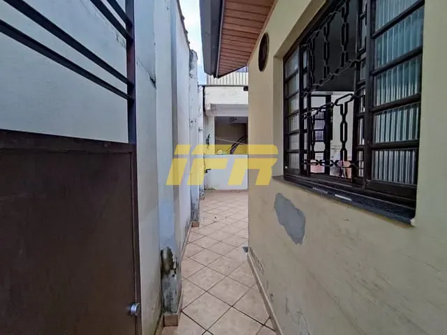 Casa com 224m² 6 quartos e 3 banheiros, à venda, no bairro Centro em Taubaté