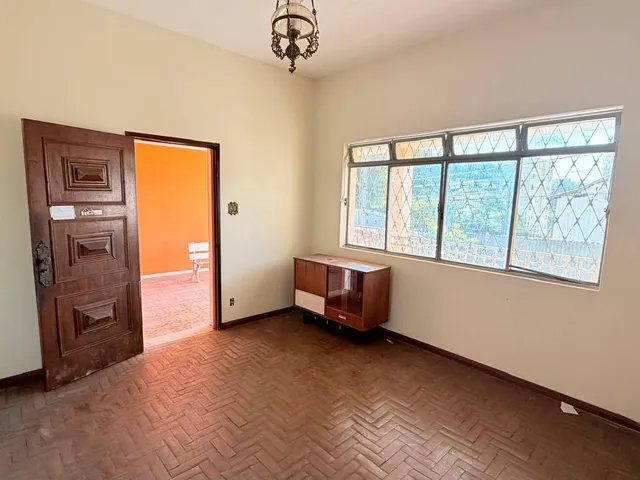 Casa com 430m², à venda, no bairro Santa Helena (Barreiro) em Belo Horizonte