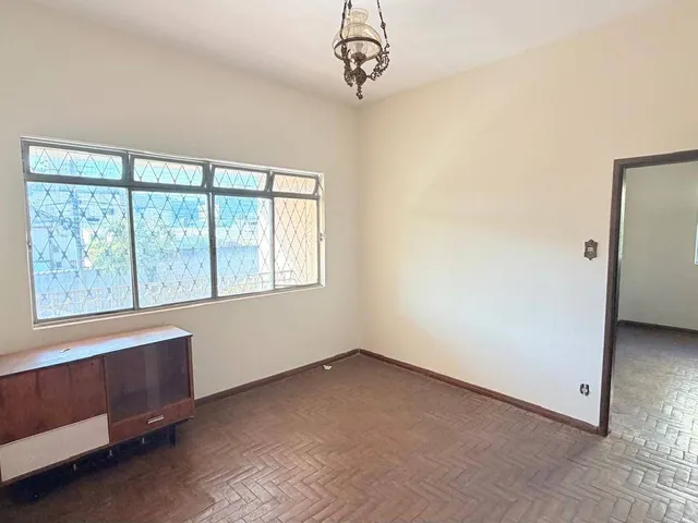 Casa com 430m², à venda, no bairro Santa Helena (Barreiro) em Belo Horizonte