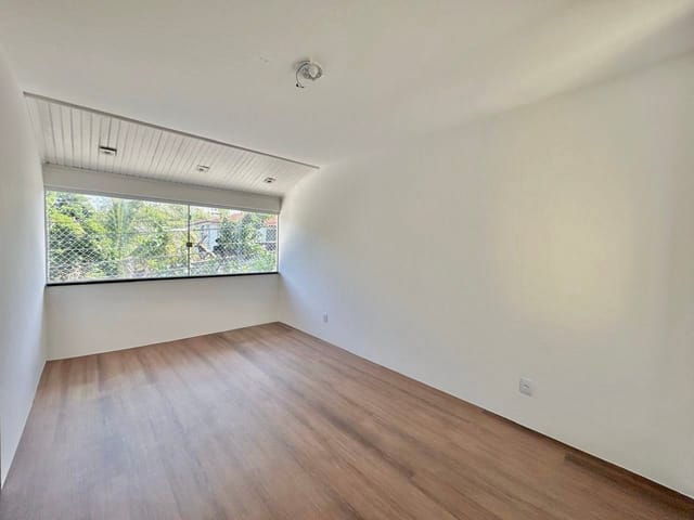 Casa com 494m² 3 quartos e 5 banheiros, à venda, no bairro Farolândia em Aracaju