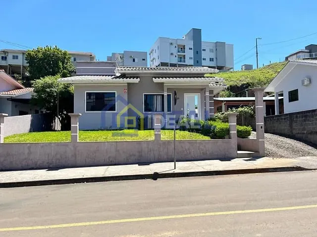Casa 2 quartos e 1 banheiro, à venda, no bairro Parque de Exposições em Concórdia