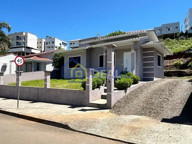 Casa 2 quartos e 1 banheiro, à venda, no bairro Parque de Exposições em Concórdia