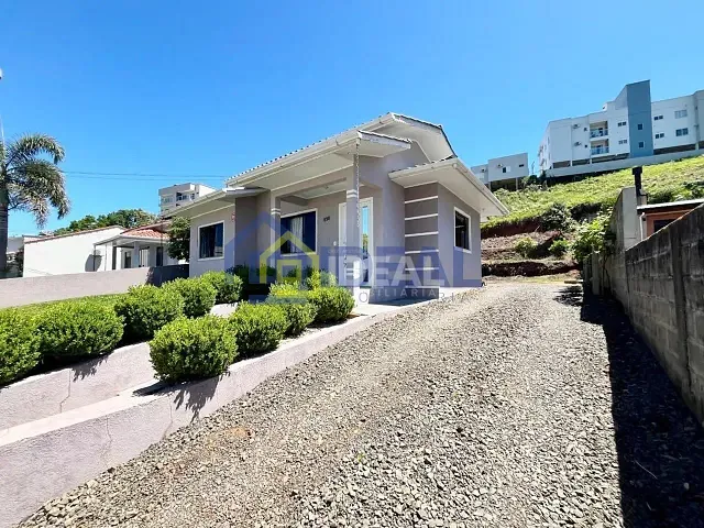 Casa 2 quartos e 1 banheiro, à venda, no bairro Parque de Exposições em Concórdia