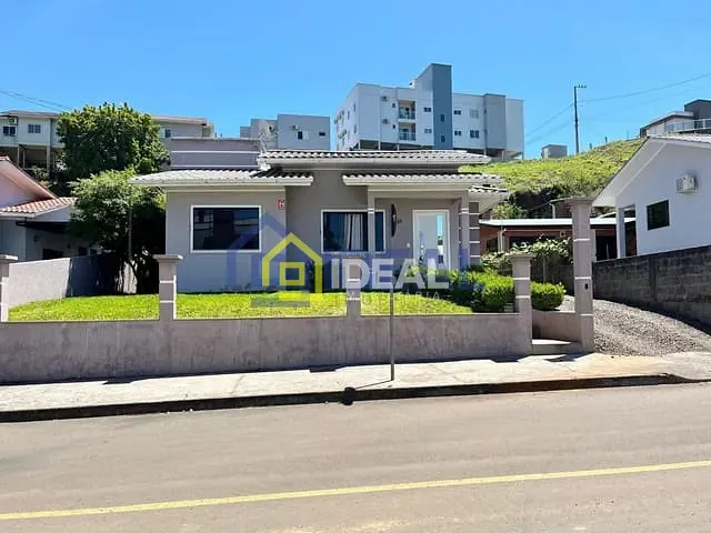 Casa 2 quartos e 1 banheiro, à venda, no bairro Parque de Exposições em Concórdia