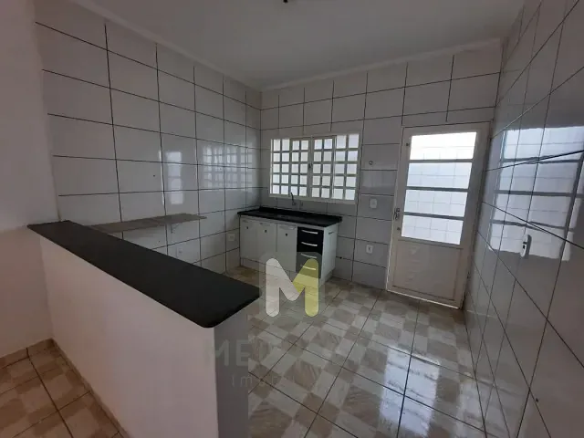 Casa com 250m² 2 quartos e 2 banheiros, para alugar, no bairro Jardim Dom Pedro I em Serrana