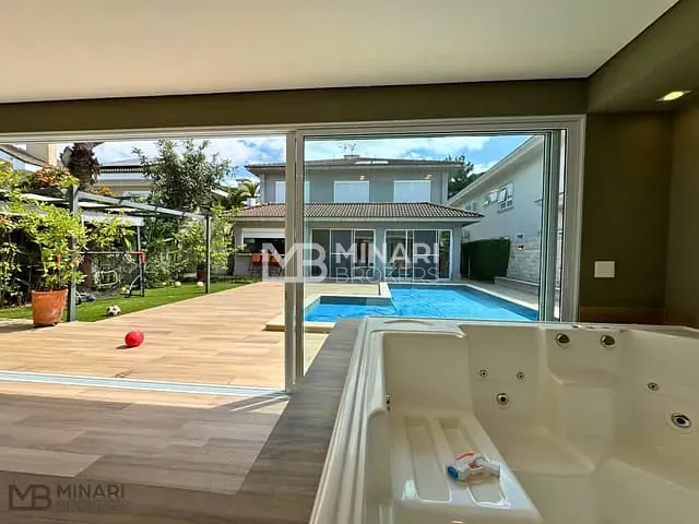 Casa com 600m² 4 quartos e 7 banheiros, à venda, no bairro Alphaville em Santana de Parnaíba