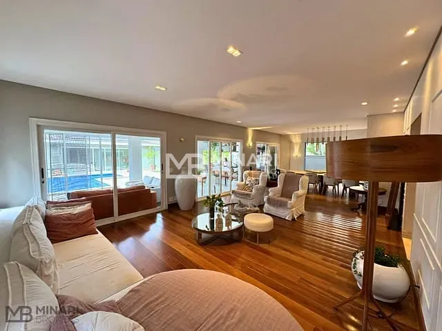 Casa com 600m² 4 quartos e 7 banheiros, à venda, no bairro Alphaville em Santana de Parnaíba