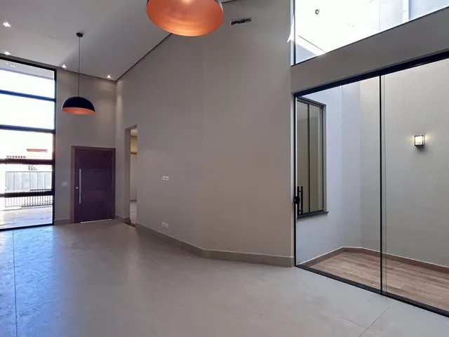 Casa com 180m² 3 quartos e 2 banheiros, à venda, no bairro Jardim Burle Marx em Londrina