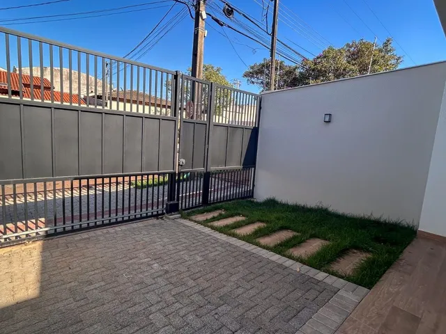 Casa com 180m² 3 quartos e 2 banheiros, à venda, no bairro Jardim Burle Marx em Londrina