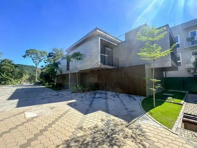 Casa 4 quartos e 6 banheiros, à venda, no bairro Praia do Estaleiro em Balneário Camboriú