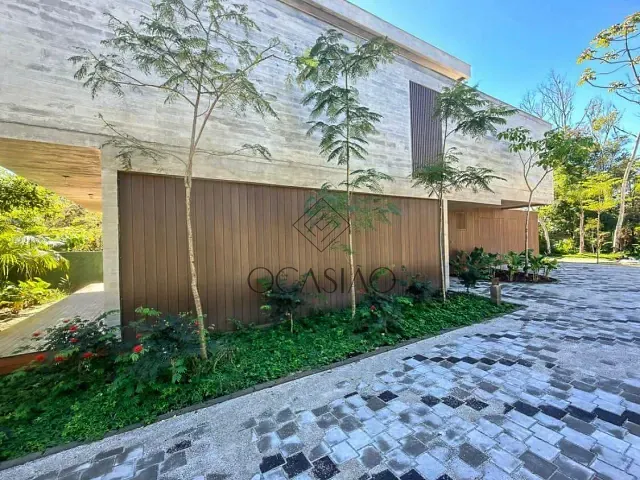 Casa 4 quartos e 6 banheiros, à venda, no bairro Praia do Estaleiro em Balneário Camboriú