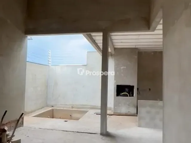 Casa 3 quartos e 3 banheiros, à venda, no bairro Parque Brasília 2ª Etapa em Anápolis
