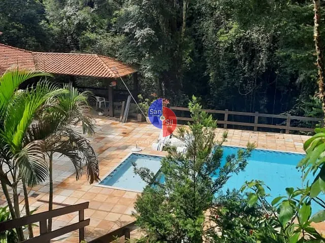 Casa 5 quartos e 4 banheiros, à venda, no bairro Monte Oliveti em Guapimirim