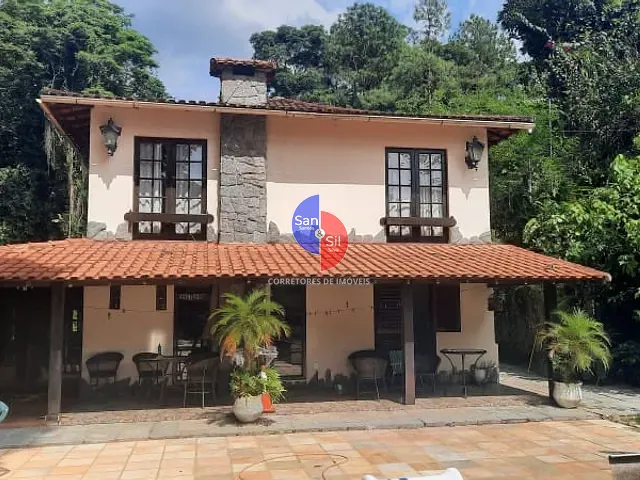 Casa 5 quartos e 4 banheiros, à venda, no bairro Monte Oliveti em Guapimirim