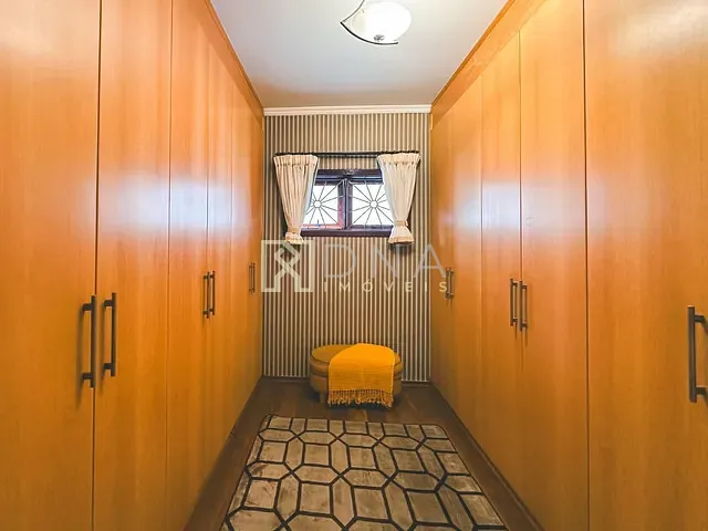 Casa com 758m² 4 quartos e 3 banheiros, à venda, no bairro Jardim das Colinas em São José dos Campos