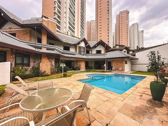 Casa com 758m² 4 quartos e 3 banheiros, à venda, no bairro Jardim das Colinas em São José dos Campos