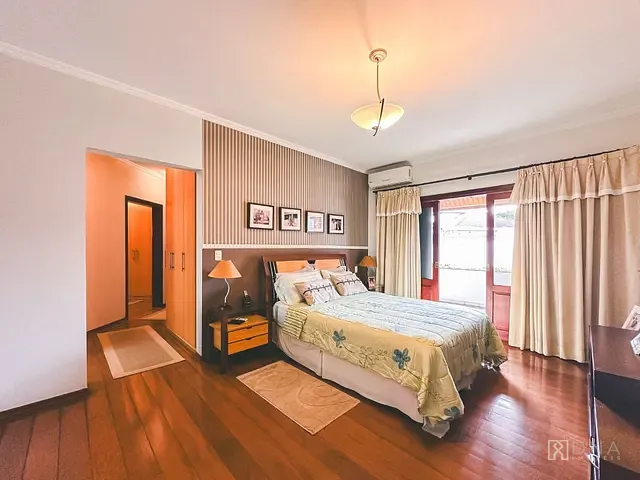 Casa com 758m² 4 quartos e 3 banheiros, à venda, no bairro Jardim das Colinas em São José dos Campos