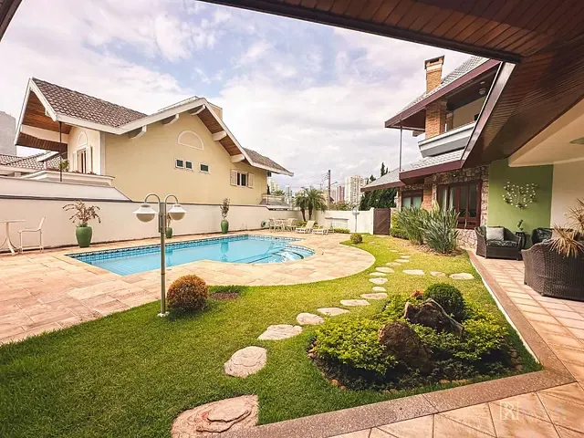 Casa com 758m² 4 quartos e 3 banheiros, à venda, no bairro Jardim das Colinas em São José dos Campos