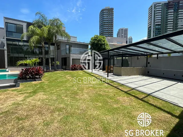 Casa com 1250m² 5 quartos e 8 banheiros, à venda, no bairro Barra da Tijuca em Rio de Janeiro