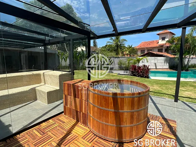 Casa com 1250m² 5 quartos e 8 banheiros, à venda, no bairro Barra da Tijuca em Rio de Janeiro