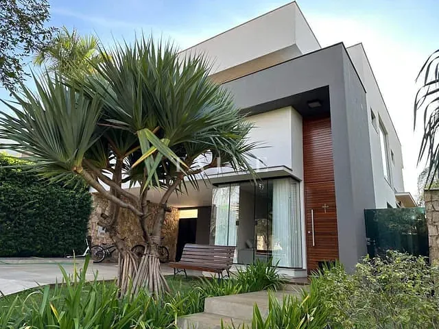 Casa com 250m² 3 quartos e 5 banheiros, à venda, no bairro Esperança em Londrina