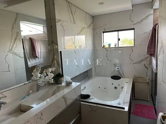 Casa com 250m² 3 quartos e 5 banheiros, à venda, no bairro Esperança em Londrina