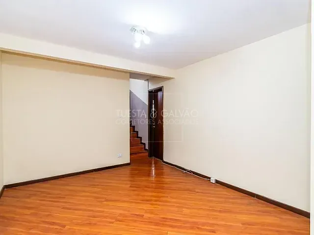 Casa com 120m² 3 quartos e 3 banheiros, para alugar, no bairro Tarumã em Curitiba