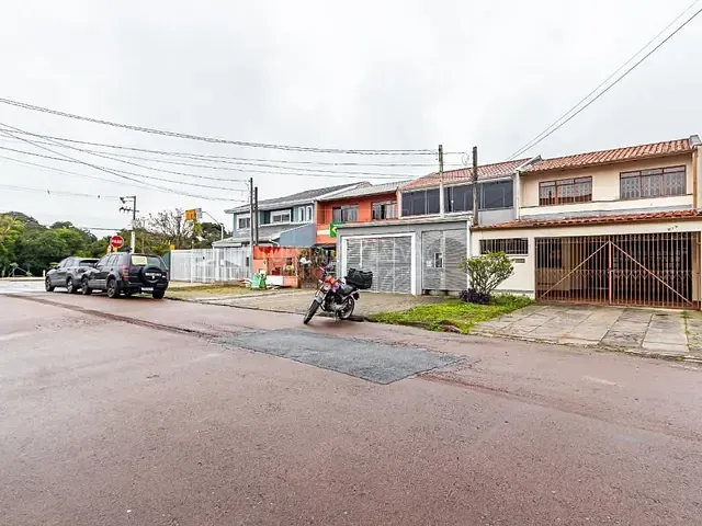 Casa com 120m² 3 quartos e 3 banheiros, para alugar, no bairro Tarumã em Curitiba