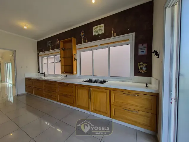 Casa com 360m² 2 quartos e 3 banheiros, para alugar, no bairro Flor da Aldeia em Holambra